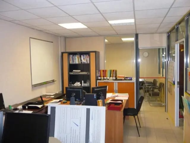 Flex in Rouen for lease - Building Photo - Image 3 of 5