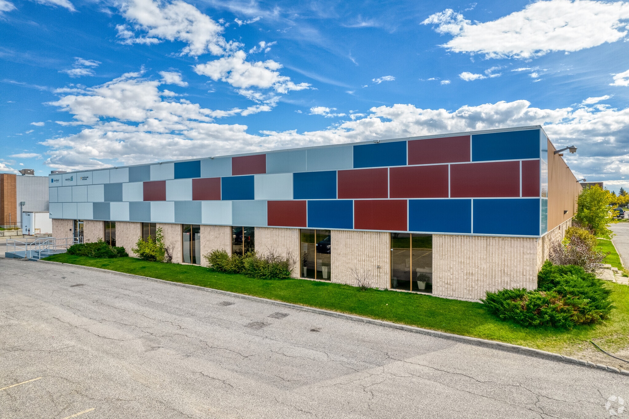 4115 72nd Ave SE, Calgary, AB for sale Primary Photo- Image 1 of 1