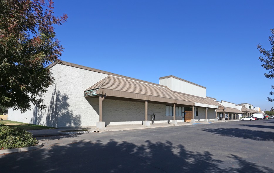 1702-1780 Robertson Blvd, Chowchilla, CA for lease - Building Photo - Image 1 of 15