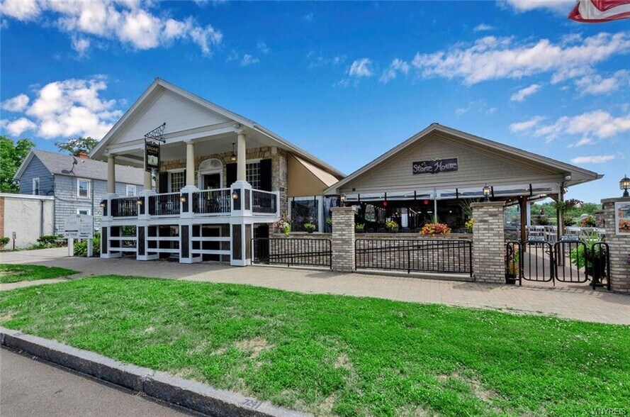 755 Center St, Lewiston, NY 14092