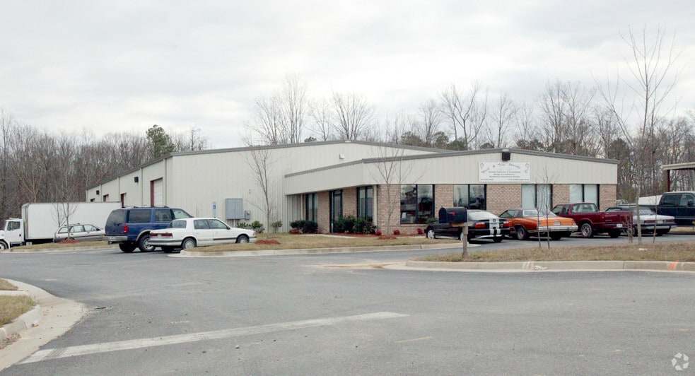 1720 E Oak Lake Blvd, Midlothian, VA for lease - Building Photo - Image 3 of 4