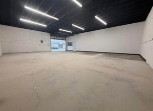 859 NE 44th St, Oakland Park, FL for lease Interior Photo- Image 1 of 5