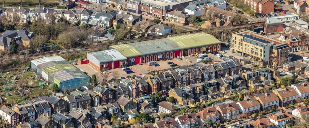 Heathlands Close, Twickenham for lease - Building Photo - Image 1 of 2