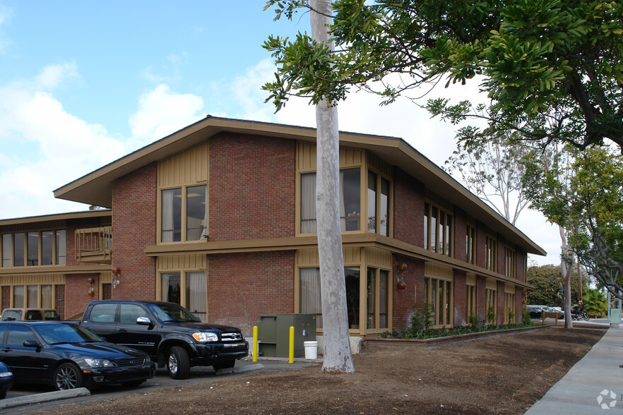1442 Irvine Blvd, Tustin, CA for lease - Primary Photo - Image 1 of 2