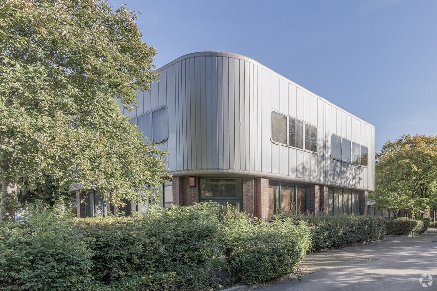 Dorcan Complex, Swindon for sale - Building Photo - Image 2 of 2