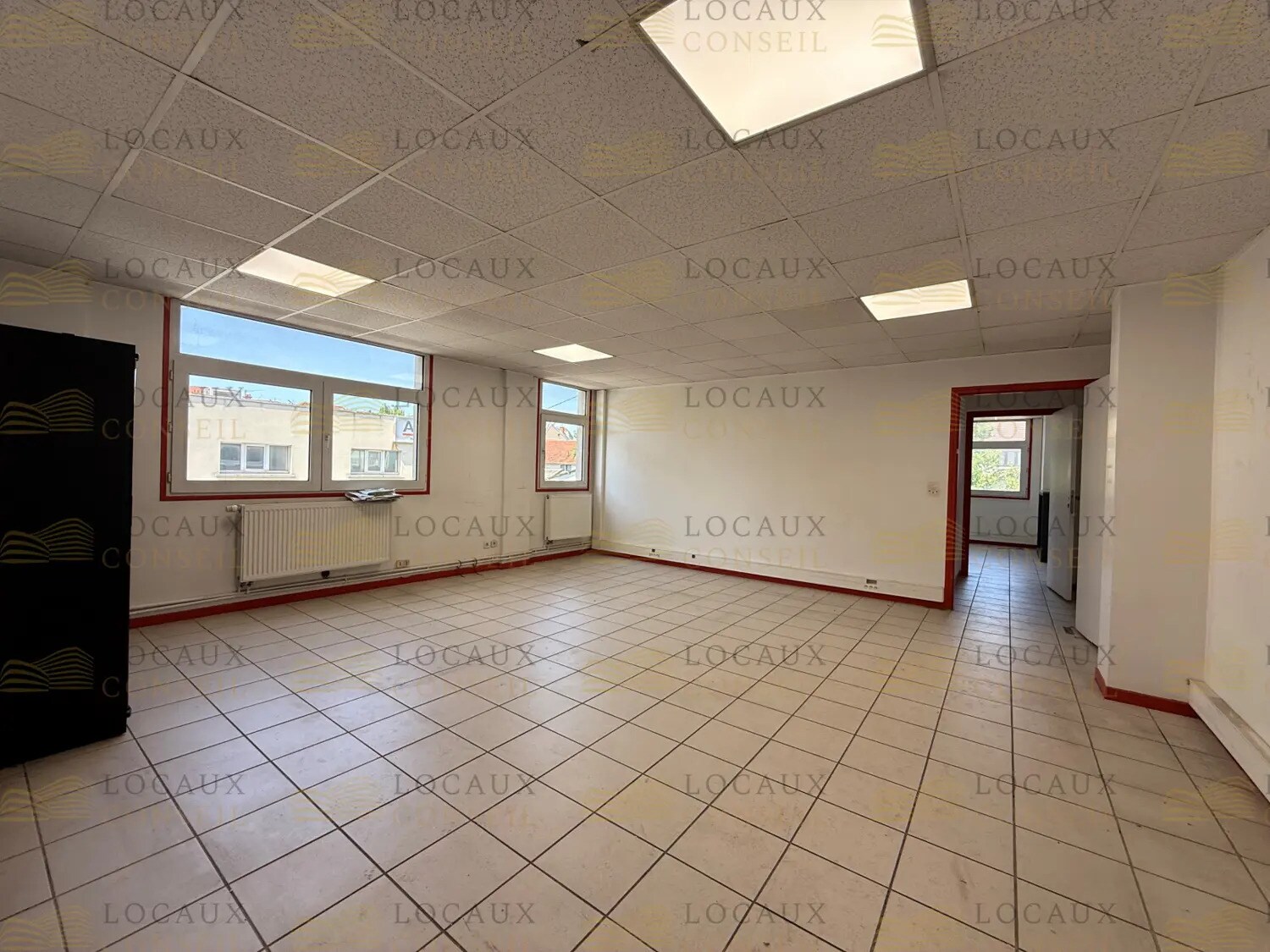 Office in Argenteuil for lease Building Photo- Image 1 of 5