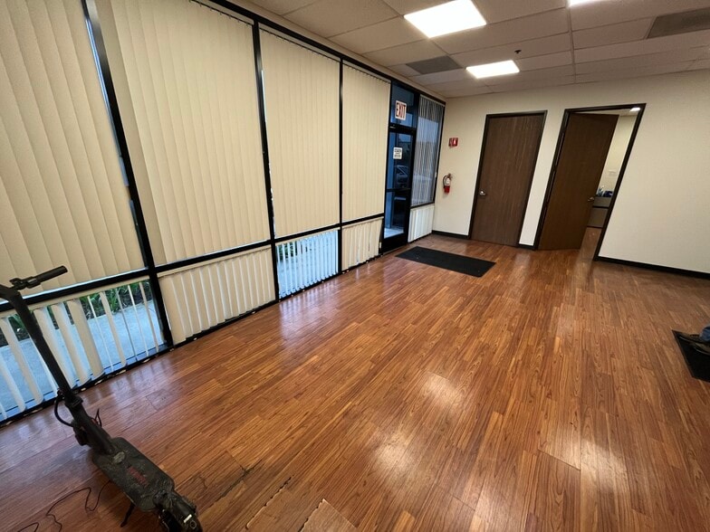 7920 Airway Rd, San Diego, CA for lease - Lobby - Image 2 of 12