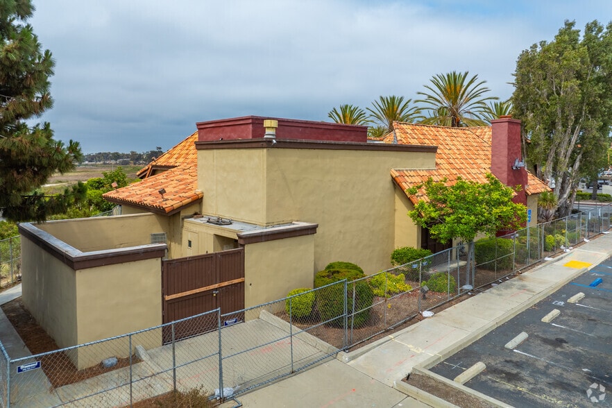 2177 Vista Way, Oceanside, CA for lease - Building Photo - Image 2 of 4