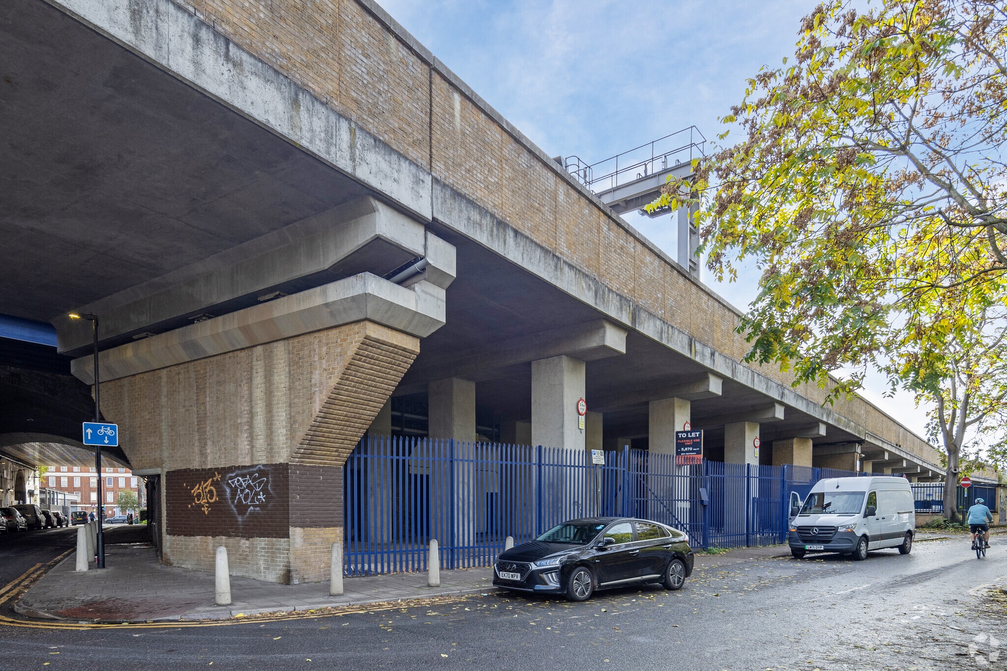 203-204A Virgil St, London for lease Primary Photo- Image 1 of 3