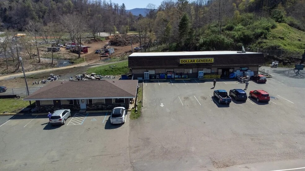 395 Crimson Laurel Way, Bakersville, NC for sale - Building Photo - Image 2 of 3