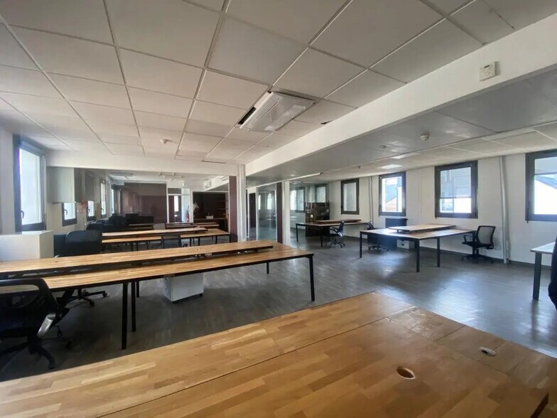 Office in Malakoff for lease - Building Photo - Image 2 of 6