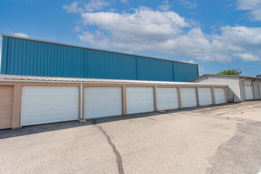 1734 W Eisenhower Blvd, Loveland, CO for lease - Building Photo - Image 2 of 16