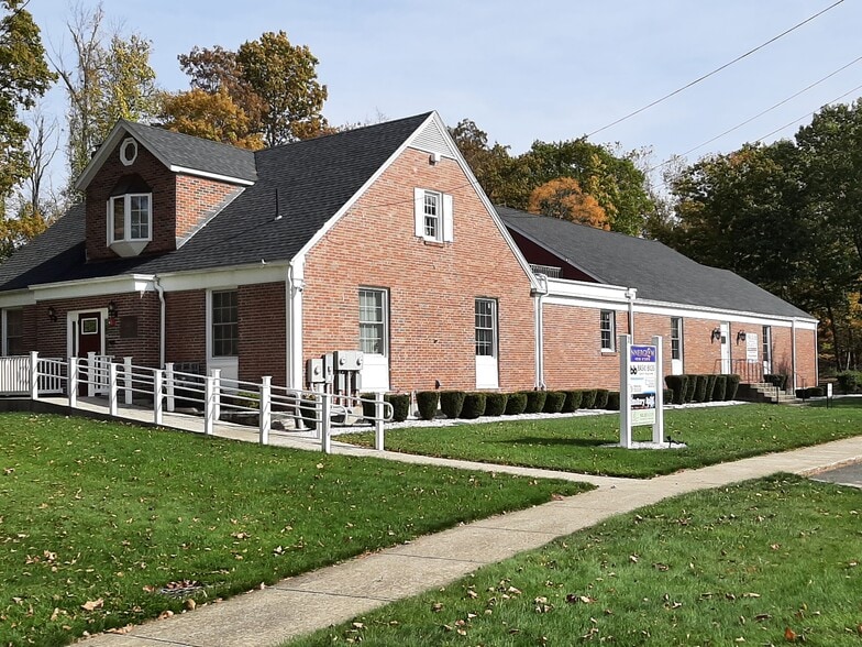 2 Crane Park Dr, Wilbraham, MA for lease - Building Photo - Image 1 of 33