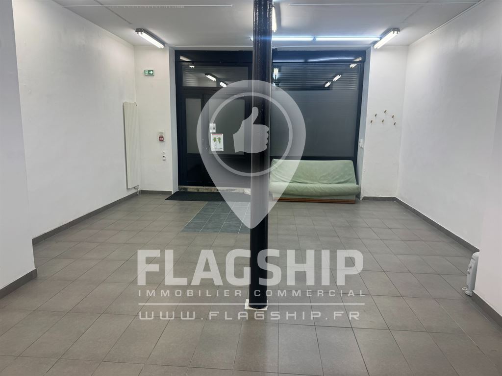 Office in Paris for lease Interior Photo- Image 1 of 13