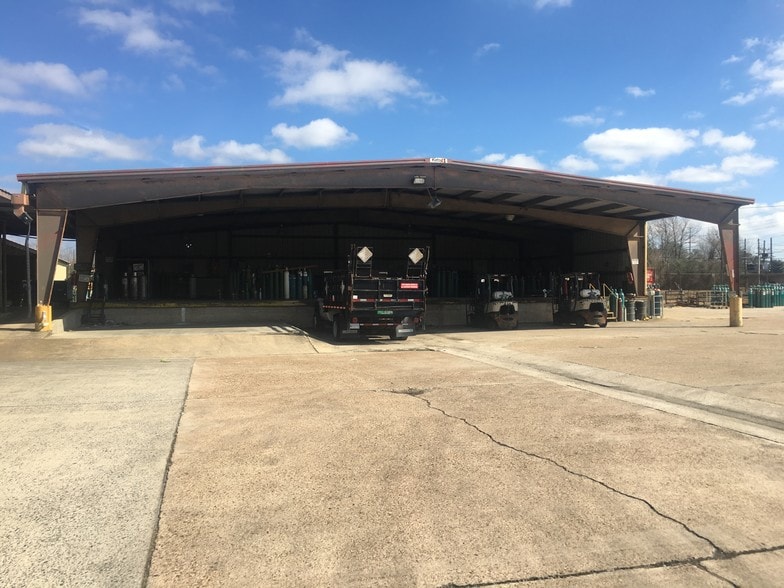 4895 S M L King Jr Pky, Beaumont, TX for sale - Building Photo - Image 3 of 4