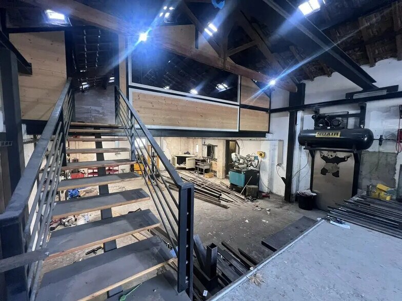 Industrial in Grasse for lease - Building Photo - Image 3 of 7