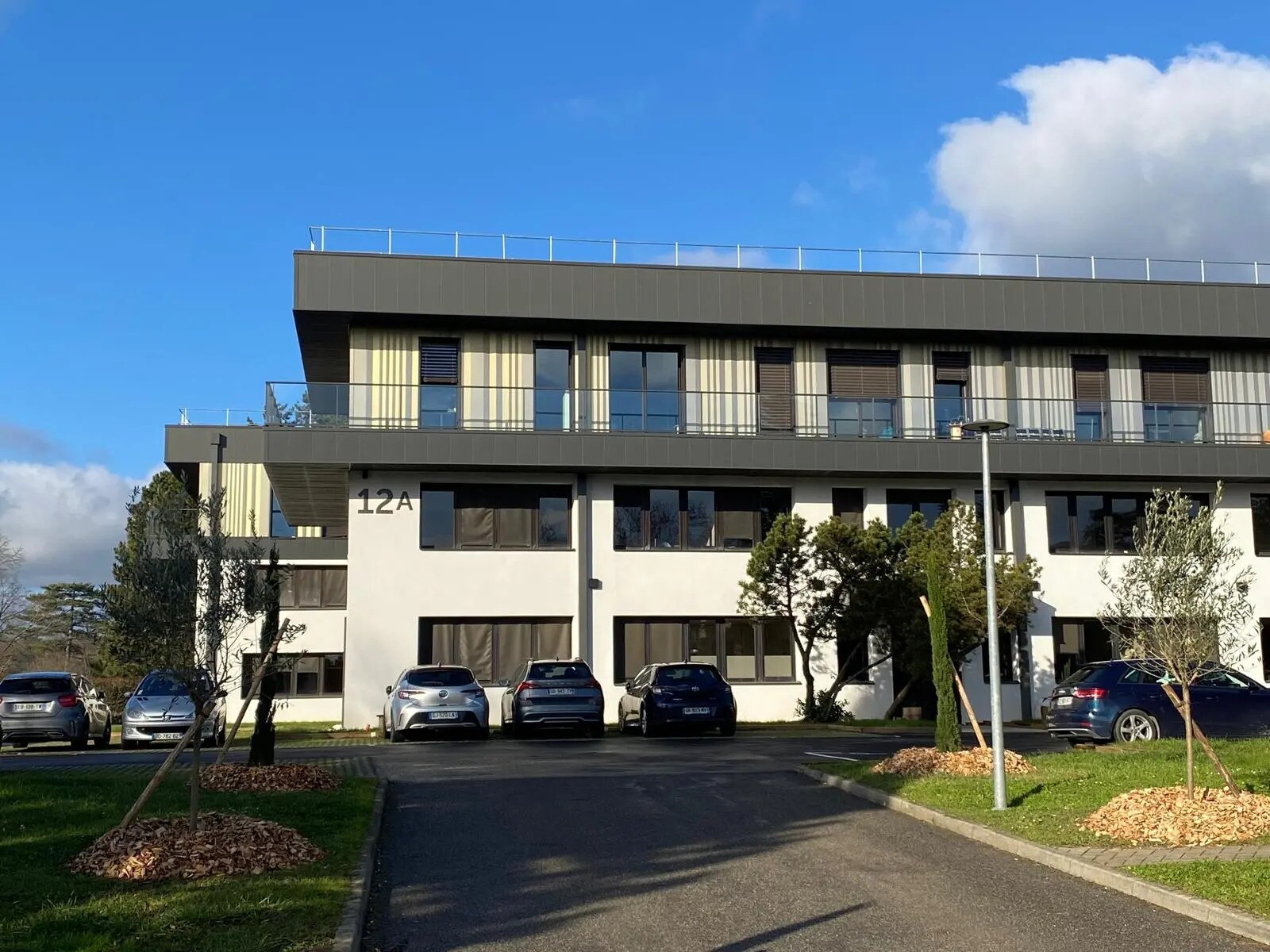Office in Tassin-la-Demi-Lune for lease Building Photo- Image 1 of 5