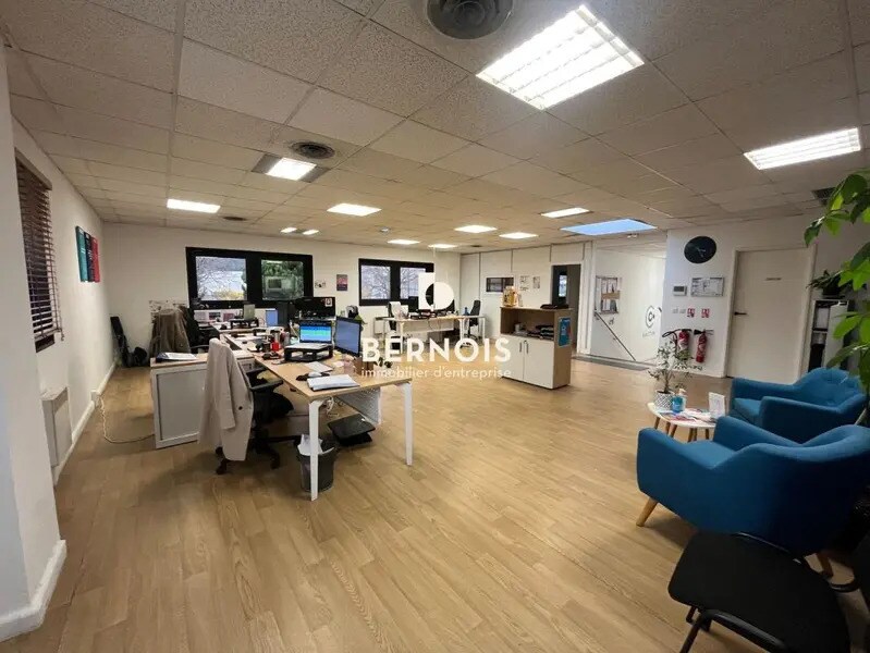 Location Bureaux 267 m² - Photo 1