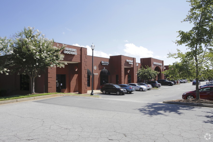 550 Eagles Landing Pky, Stockbridge, GA for lease - Building Photo - Image 1 of 2