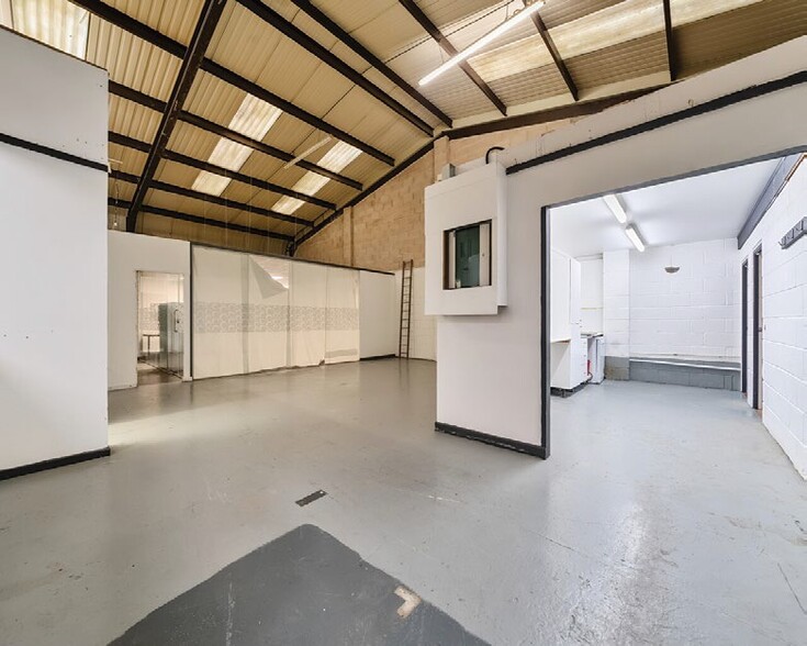 Butts Pond Industrial Estate, Sturminster Newton for lease - Interior Photo - Image 2 of 7