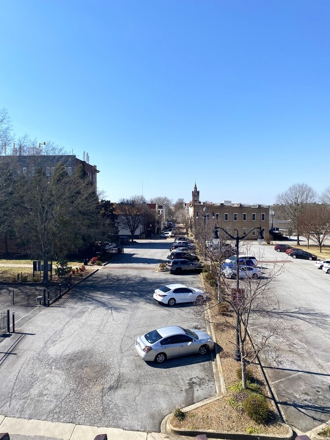 1220 Lindsay St, Newberry, SC 29108 Many Moons Artistry Restaurant