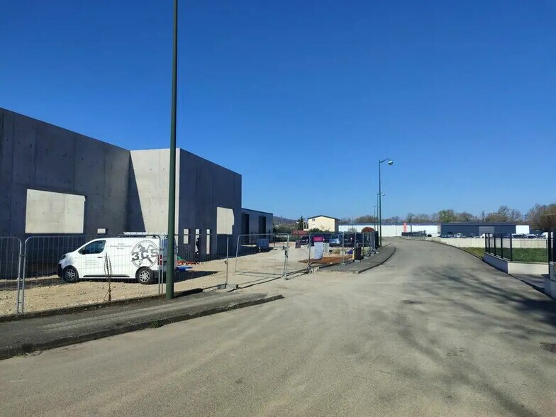 Flex in Morestel for lease - Construction Photo - Image 2 of 4