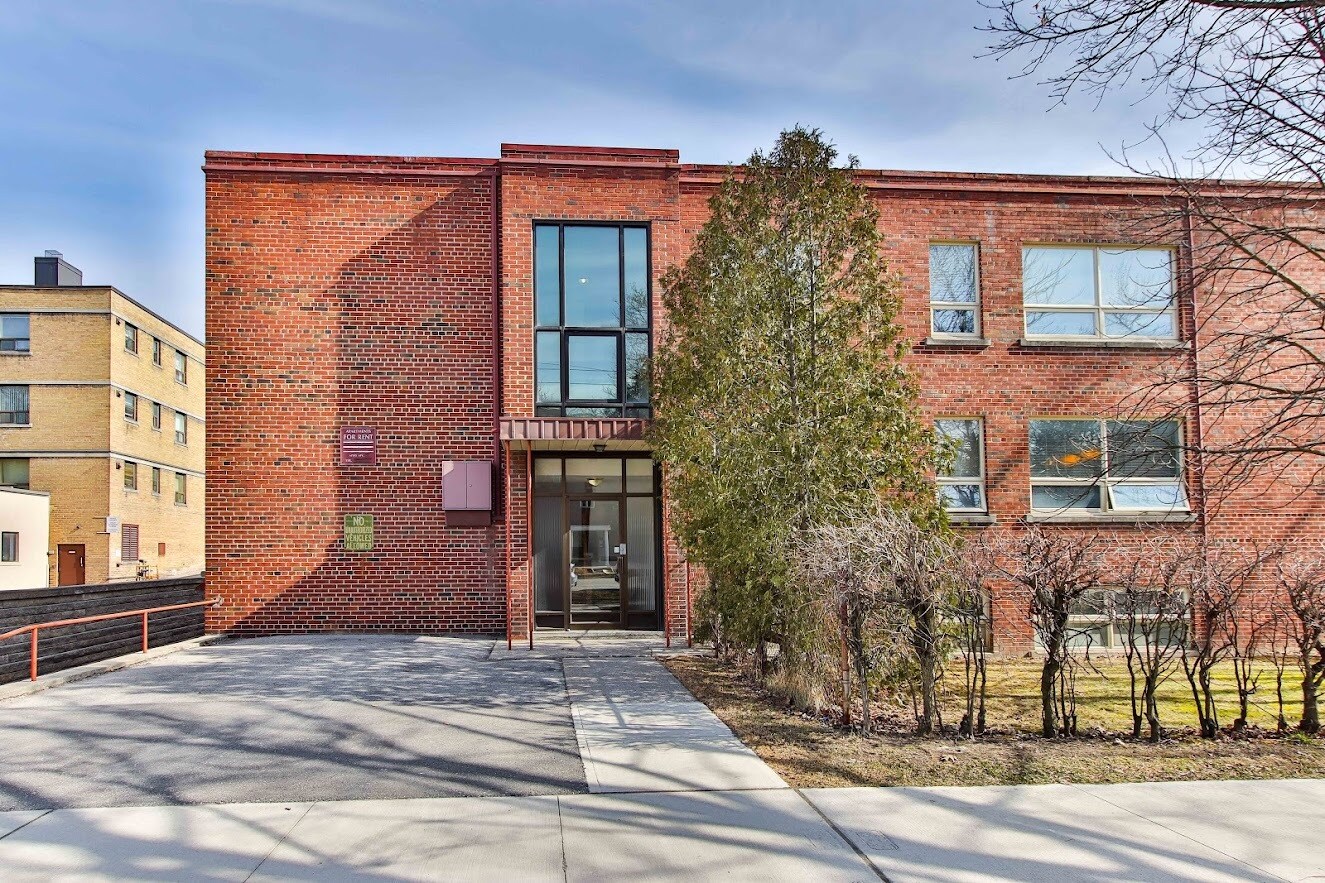 24 Anglesey Blvd, Toronto, ON for sale Primary Photo- Image 1 of 1