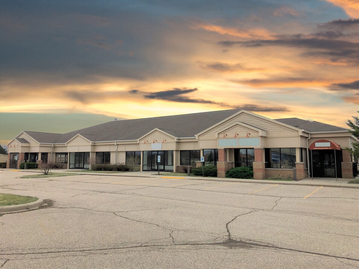 10 W Evergreen Pky, Elkhorn, WI 53121 Office/Retail for Lease