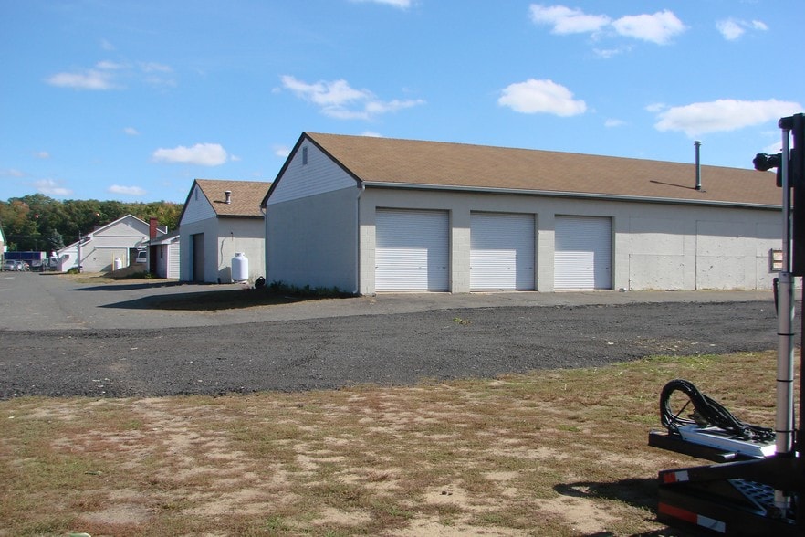 140142 S Main St, East Windsor, CT 06088