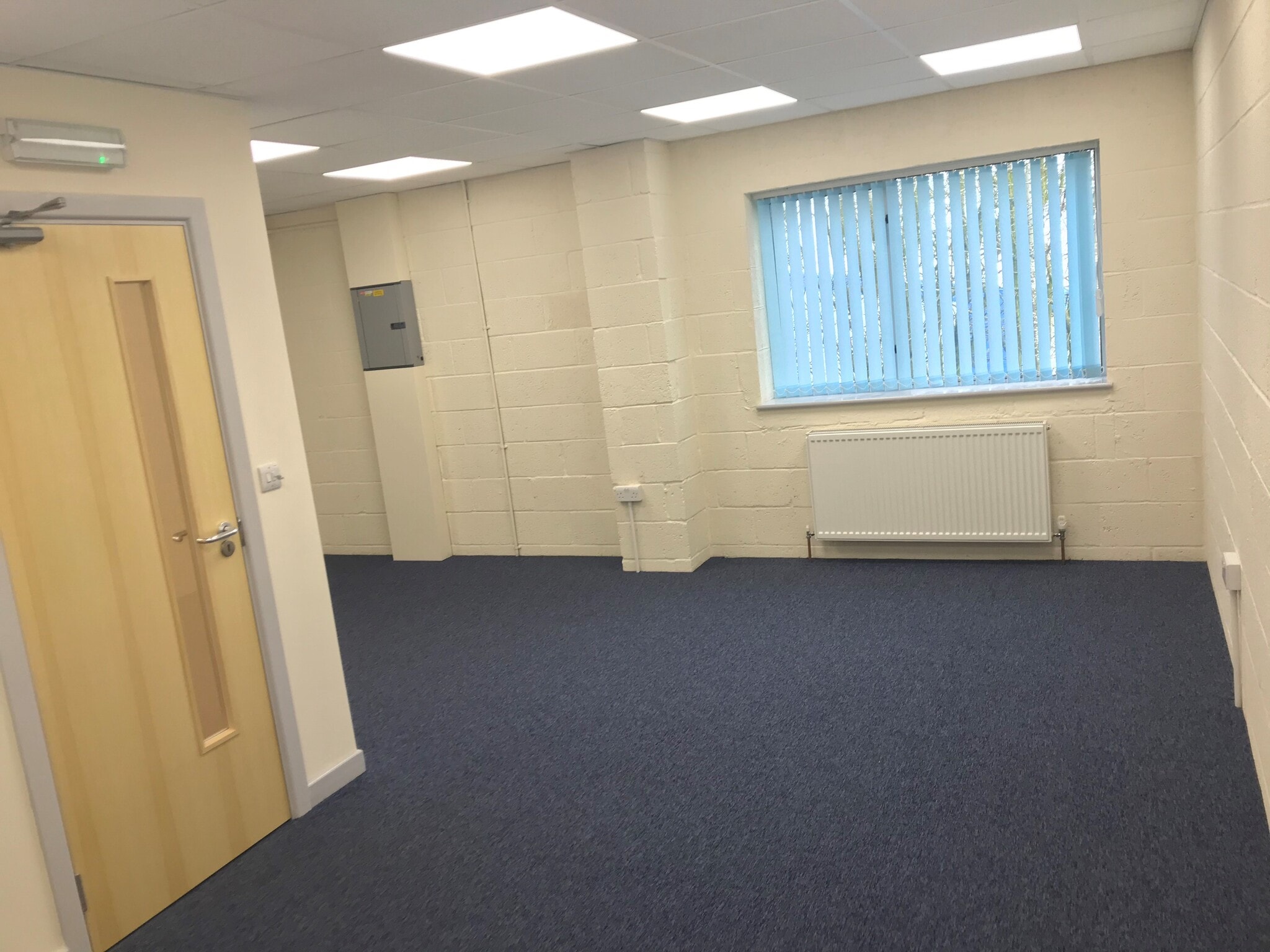 10-16 Little Balmer, Buckingham for lease Interior Photo- Image 1 of 2