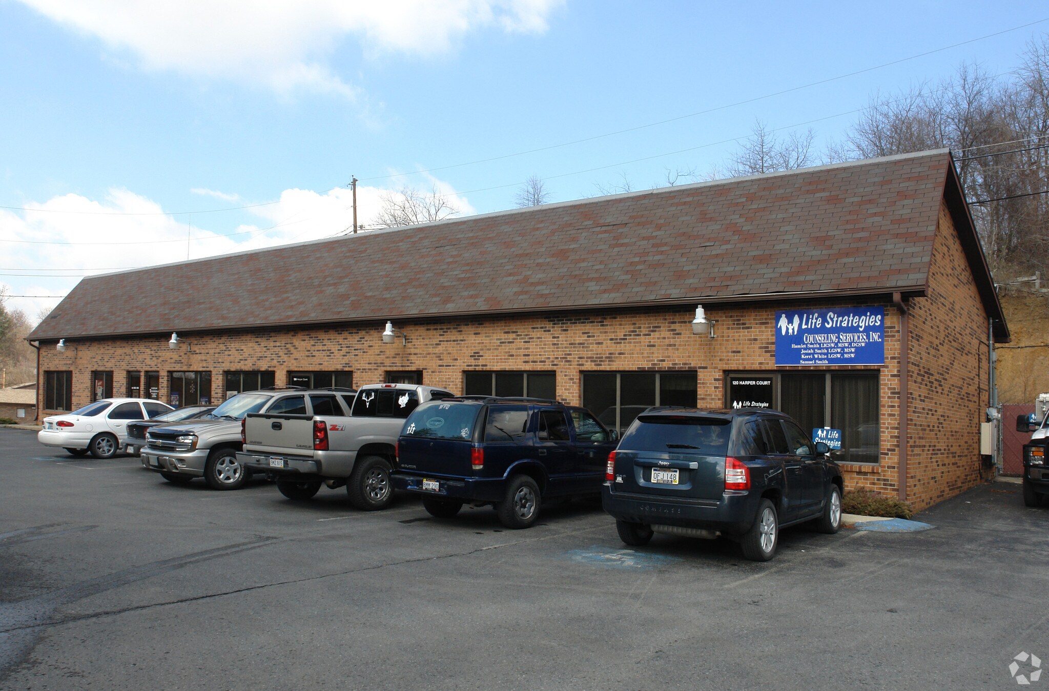 120-128 Harper Ct, Beckley, WV for sale Primary Photo- Image 1 of 1