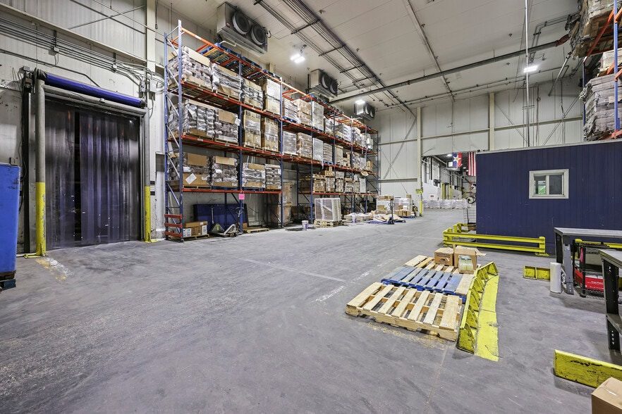 5225 Investment Dr, Dallas, TX for lease - Interior Photo - Image 3 of 23