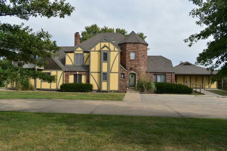 1509 Linn St, Valley Falls, KS for sale - Primary Photo - Image 1 of 1