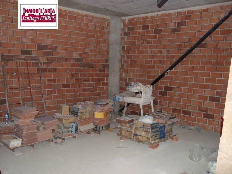 Retail in Almussafes for lease - Building Photo - Image 2 of 2