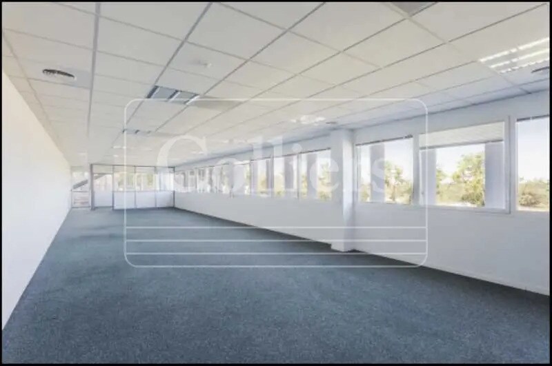 5 Avenue Jacqueline Auriol, Marignane for lease - Interior Photo - Image 3 of 7