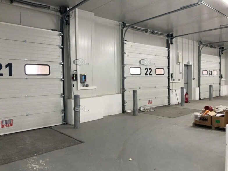 Industrial in Thiais for lease - Interior Photo - Image 2 of 8