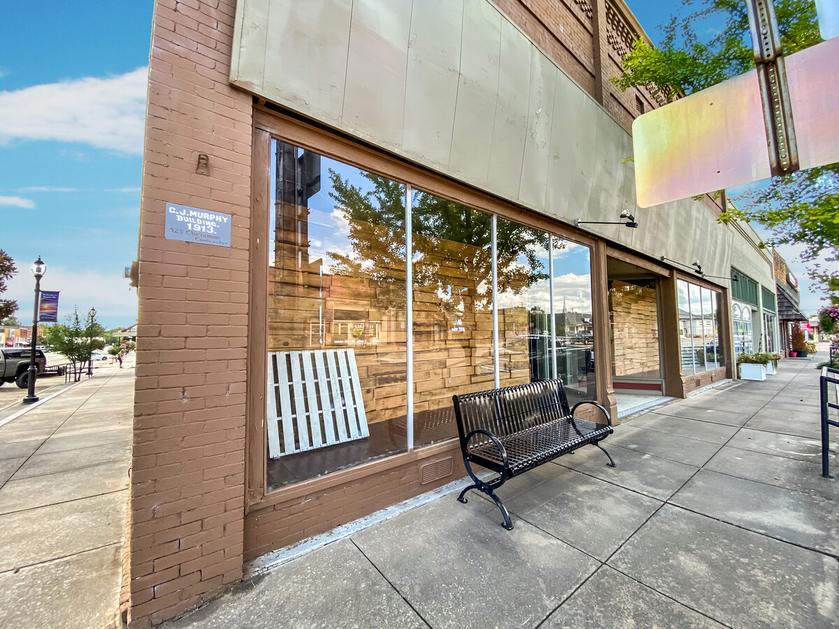 12 W Main St, Booneville, AR 72927 - Retail for Sale | LoopNet