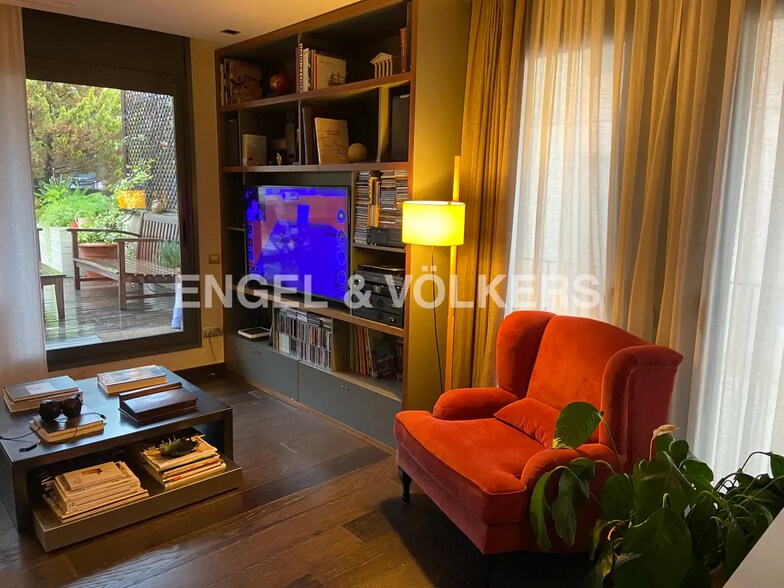 Multifamily in Barcelona, Barcelona for sale - Interior Photo - Image 1 of 7