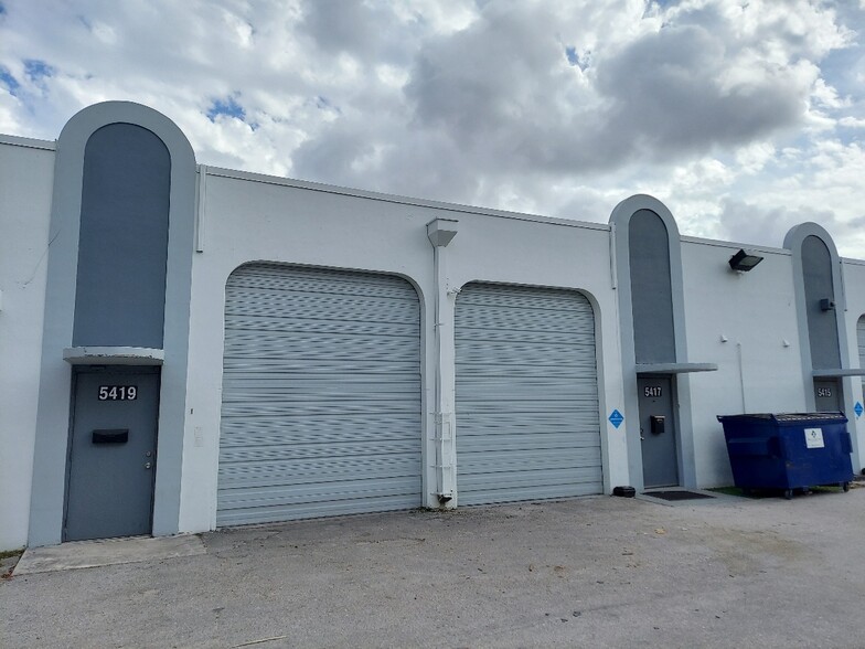 5401-5423 NW 74th Ave, Miami, FL for lease - Building Photo - Image 3 of 6