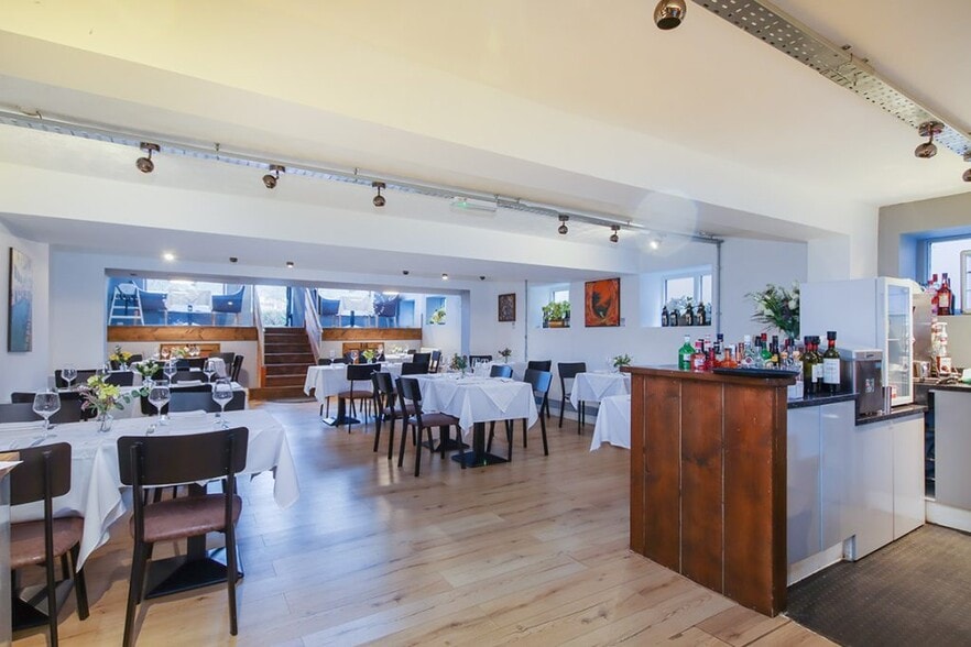 Lion And Lamb Way, Farnham for lease - Interior Photo - Image 2 of 2