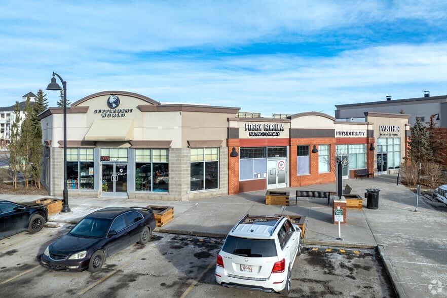 11 McKenzie Towne Ave SE, Calgary, AB for lease - Primary Photo - Image 1 of 3