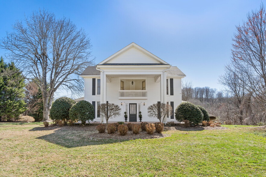 30 Old Pisgah Hwy, Candler, NC for sale - Building Photo - Image 1 of 1