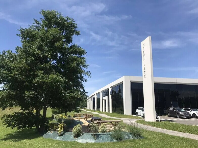 Office in Labège for lease - Building Photo - Image 3 of 14