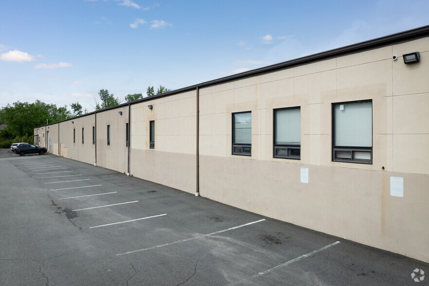 60 Commerce Way, Hackensack, NJ for lease - Building Photo - Image 3 of 8