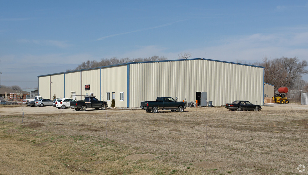 1460 N 1823 Rd, Lawrence, KS for sale - Primary Photo - Image 1 of 1