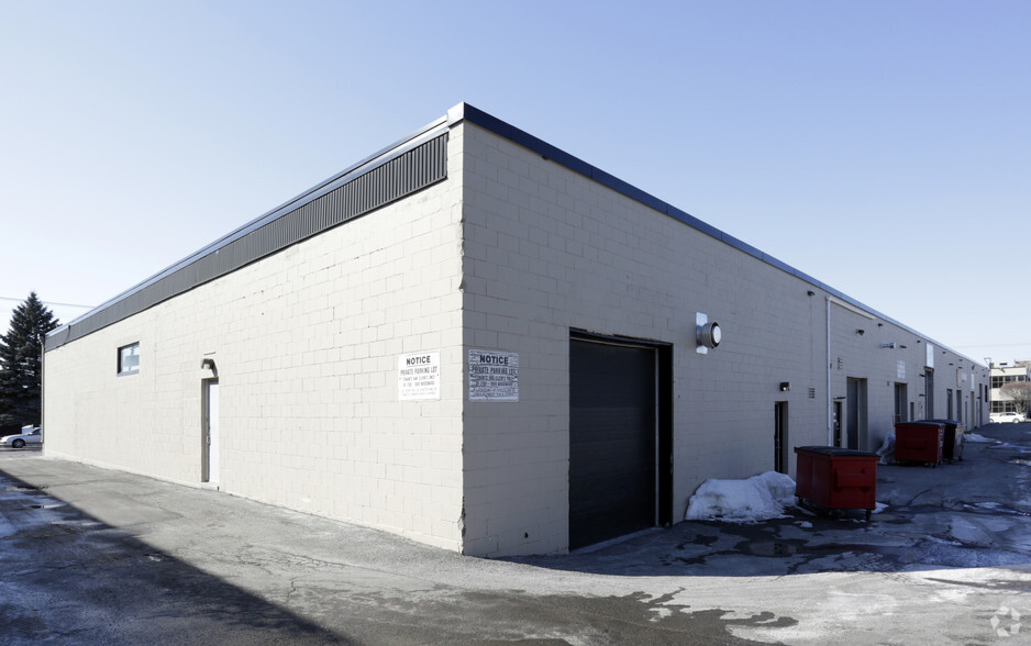 1800 Woodward Dr, Ottawa, ON for lease - Building Photo - Image 3 of 5