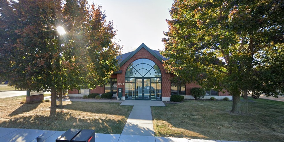4004 Oakwood Hills Pky, Eau Claire, WI for lease - Primary Photo - Image 1 of 1
