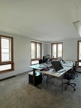 for lease Interior Photo- Image 2 of 12