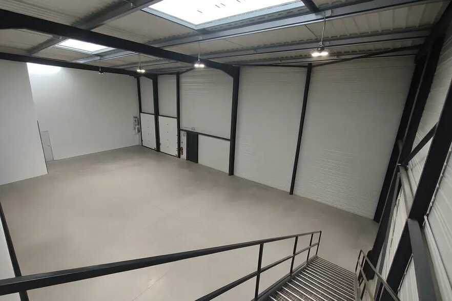 Flex in Vaulx-Milieu for sale - Interior Photo - Image 2 of 7