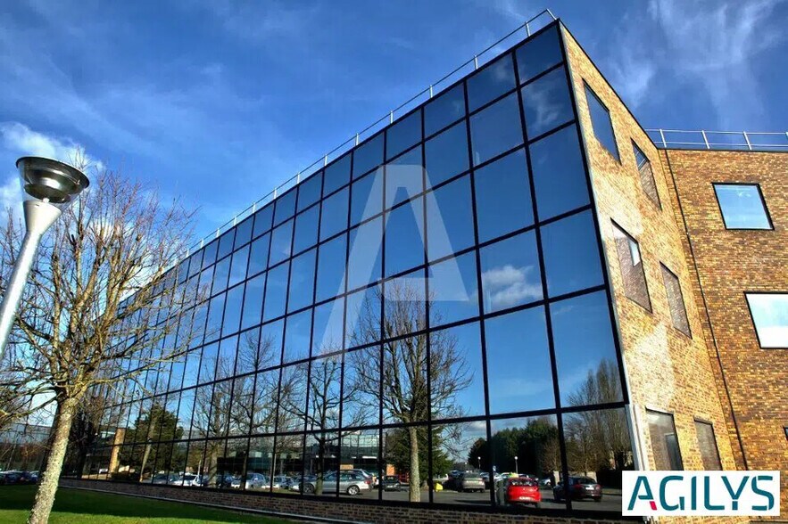 Office in Saint-Aubin for lease - Building Photo - Image 2 of 11